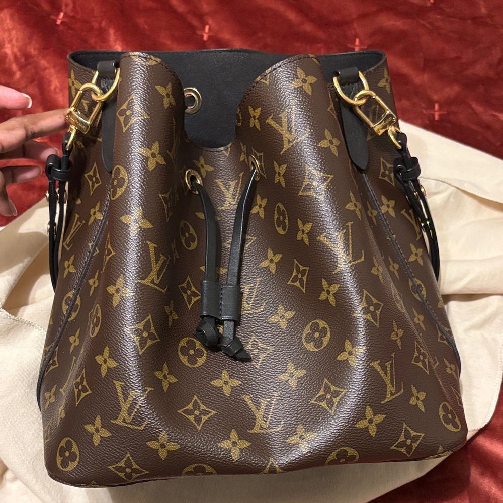 Louis Vuitton NeoNoe Noir